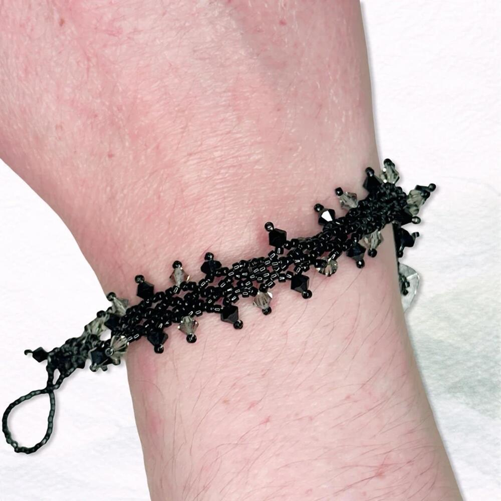6656. Black Seed Bead Bracelet